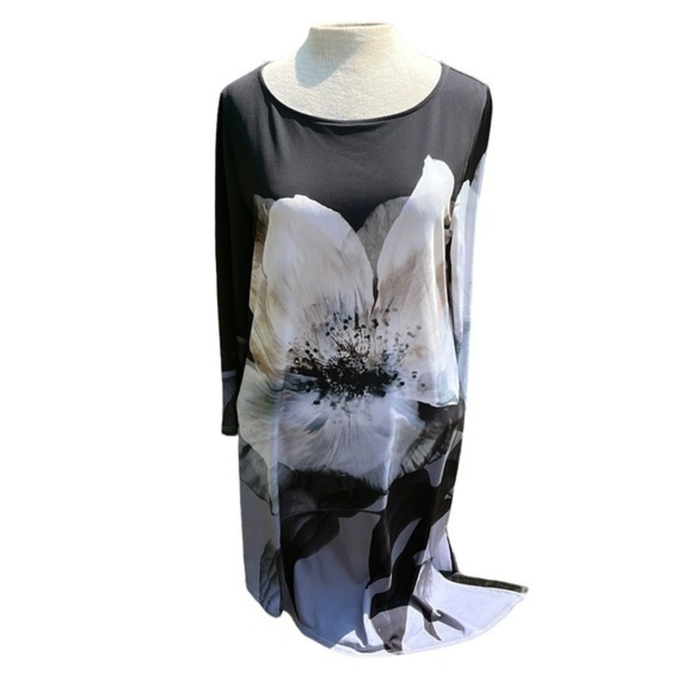 Chicos long sleeve tunic black white gray with a large flower size 1